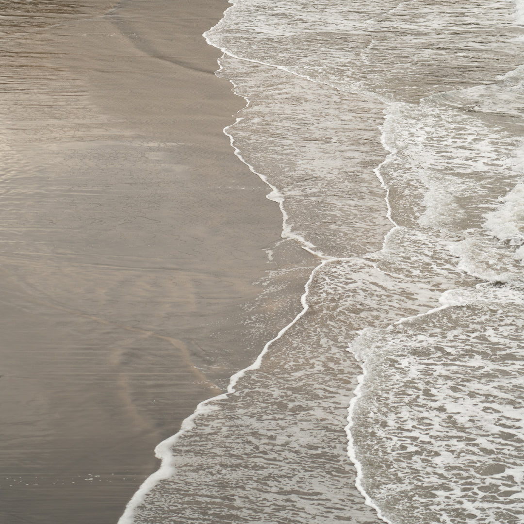 Stay Cozy and Stylish: Discover the Latest Collection of Zipper Hoodies for Women from IKAZZ