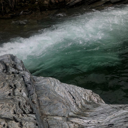 Elevate Your Winter Wardrobe with IKAZZ's Hooded Puffer Jacket: The Perfect Blend of Style and Comfort