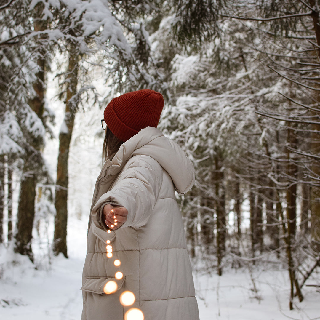 The Perfect Winter Companion: How an IKAZZ Puffer Jacket with Fur Hood Offers Maximum Comfort