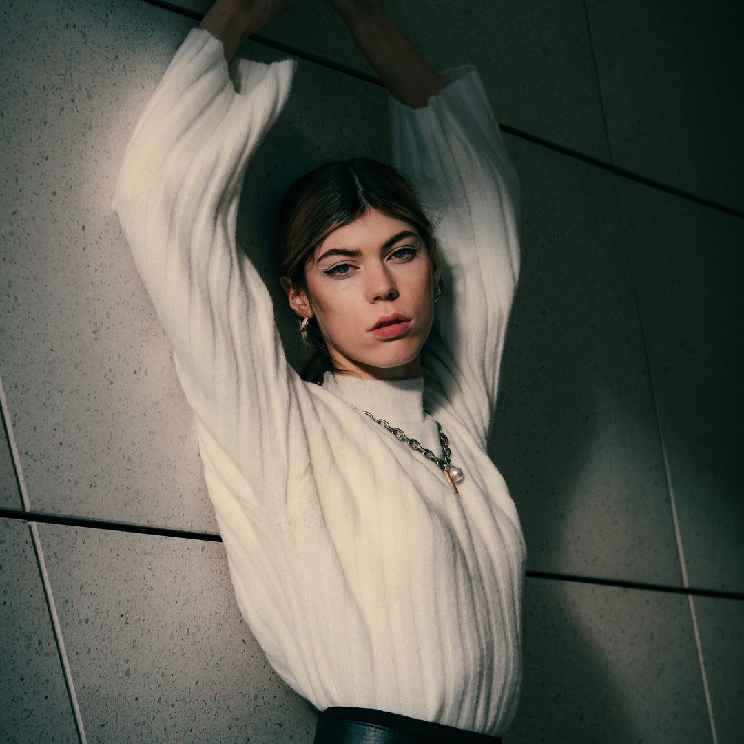 Fashion Meets Functionality: Discover the Versatile Puffer Jacket with Hood from IKAZZ