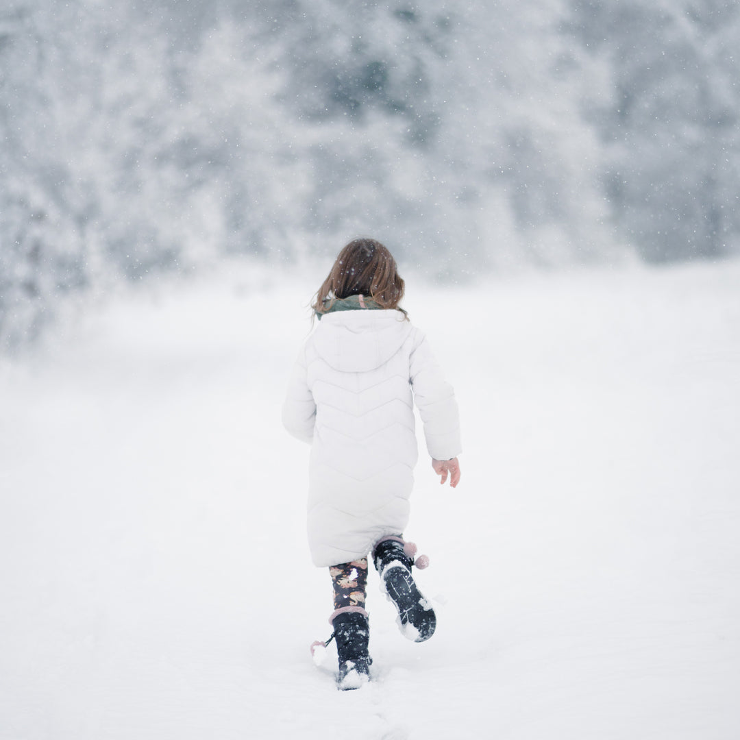 Frost Queen Chic: IKAZZ's Ethereal White Puffer Jacket for Winter's Fashion Royalty